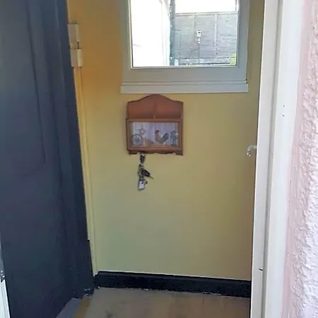 Hathway House 3*