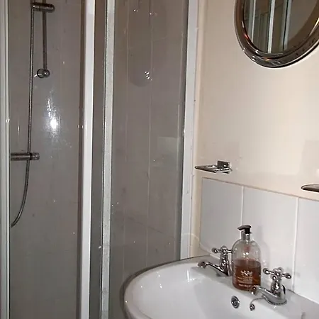Hotel Hathway House 3*